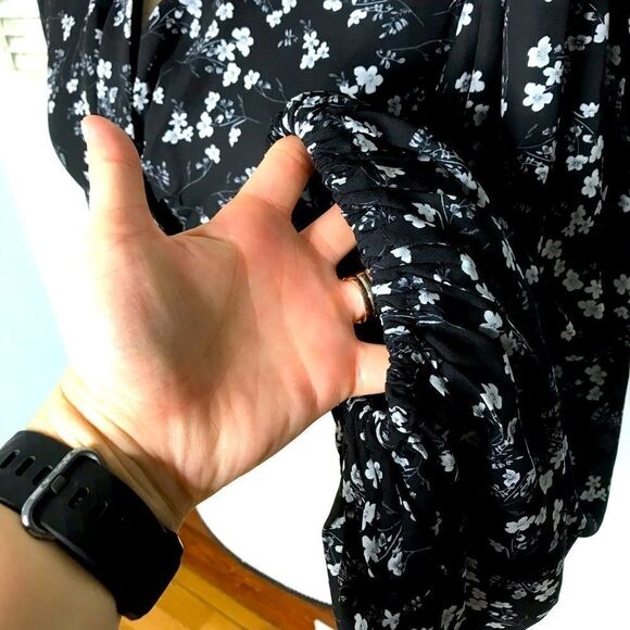 Adorable NWT Long Balloon Sleeve Floral Crop Top - Picture 10 of 11